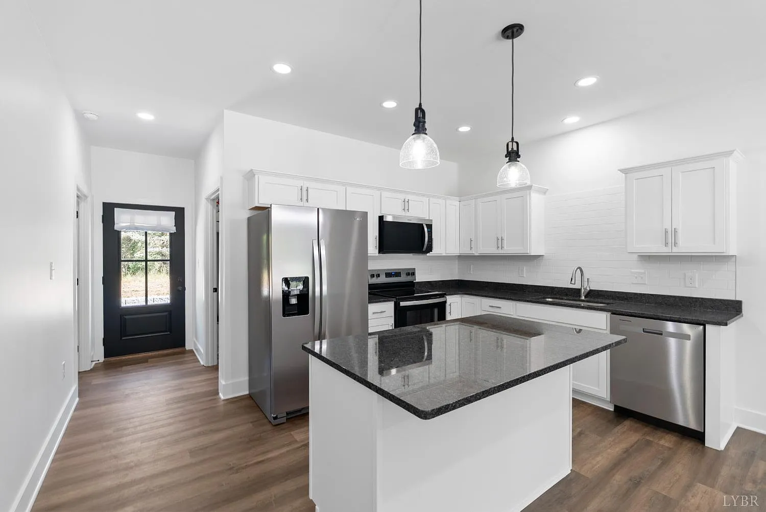 2 bed, 2.0 bath, 975 sqft, $1,600 — Photo 3