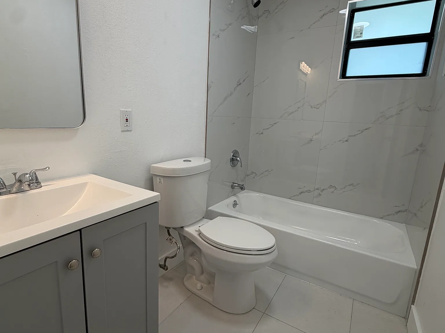 2 bed, 816 sqft, $2,399 — Photo 2