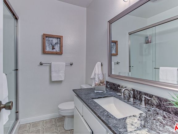 5th image of 2337 Oak St APT 1