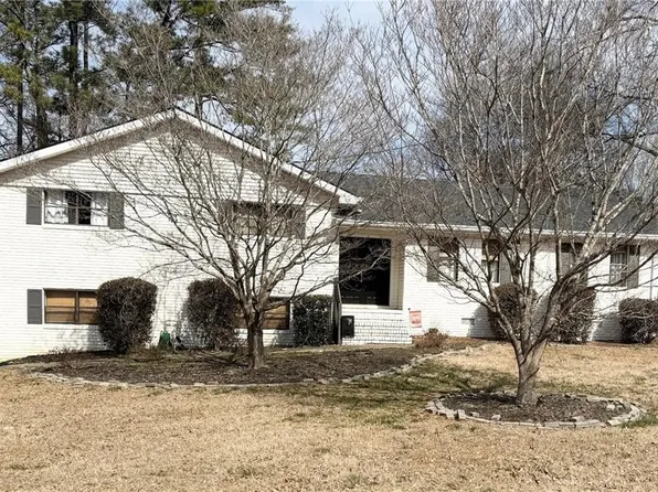 151 Suburban Dr NE, Kennesaw, GA 30144