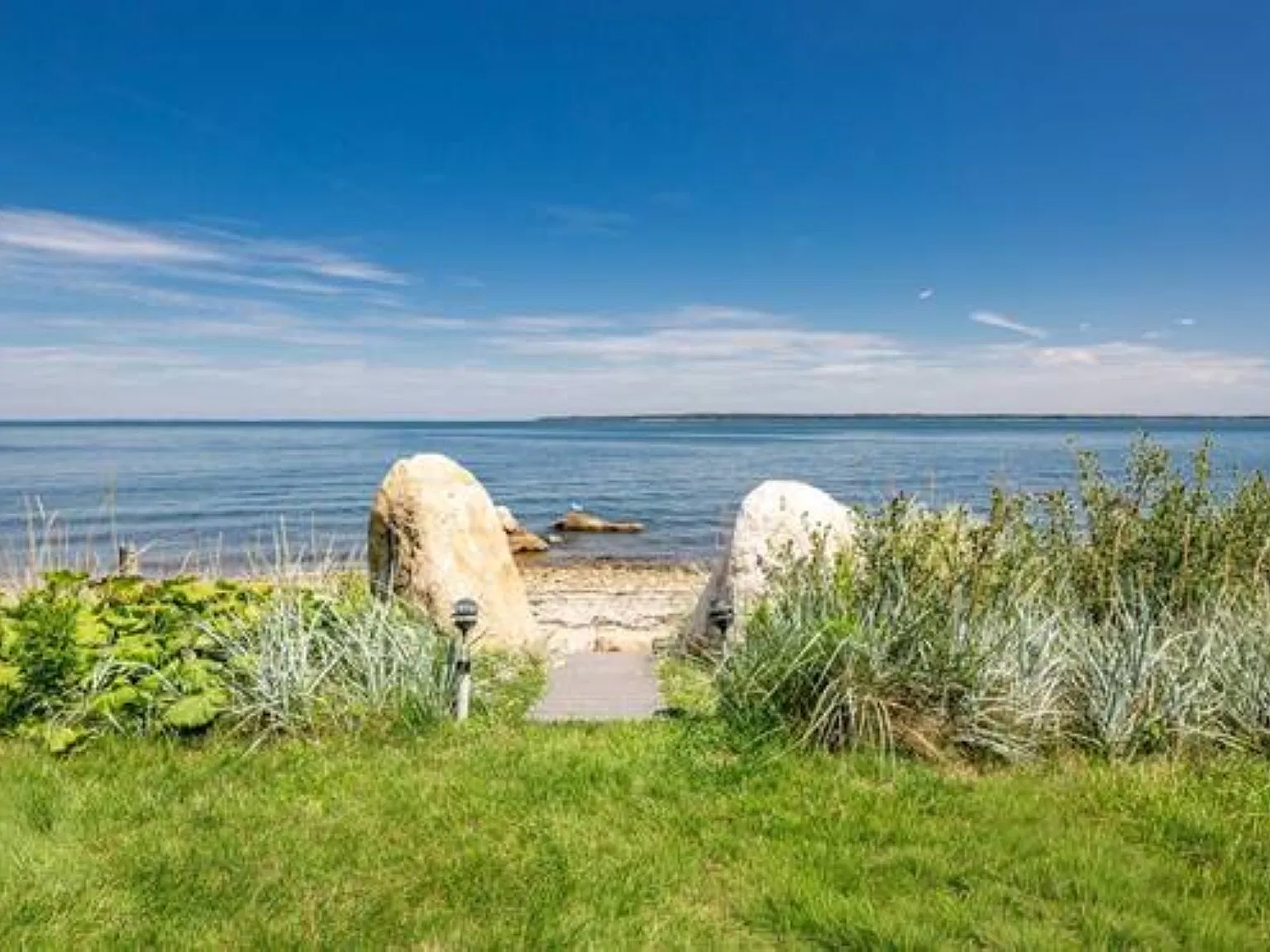 Spectacular Gardiners Bay Waterfront — Photo 2