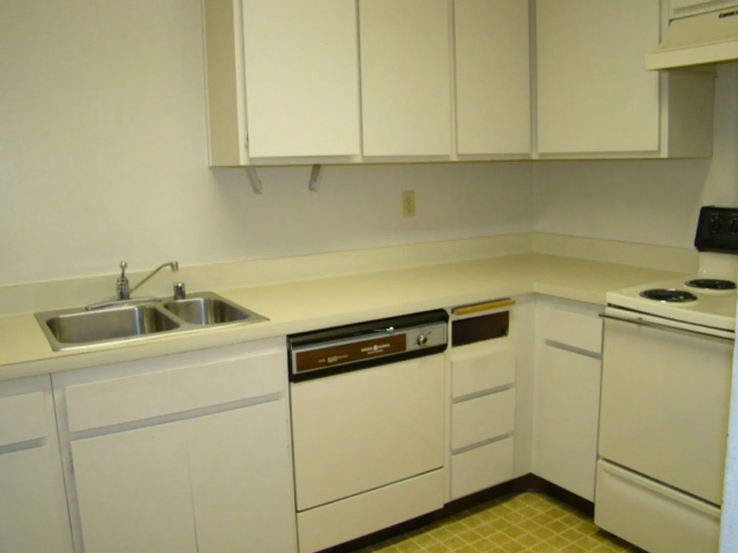 Gated community, upstairs 1 bedroom — Photo 4