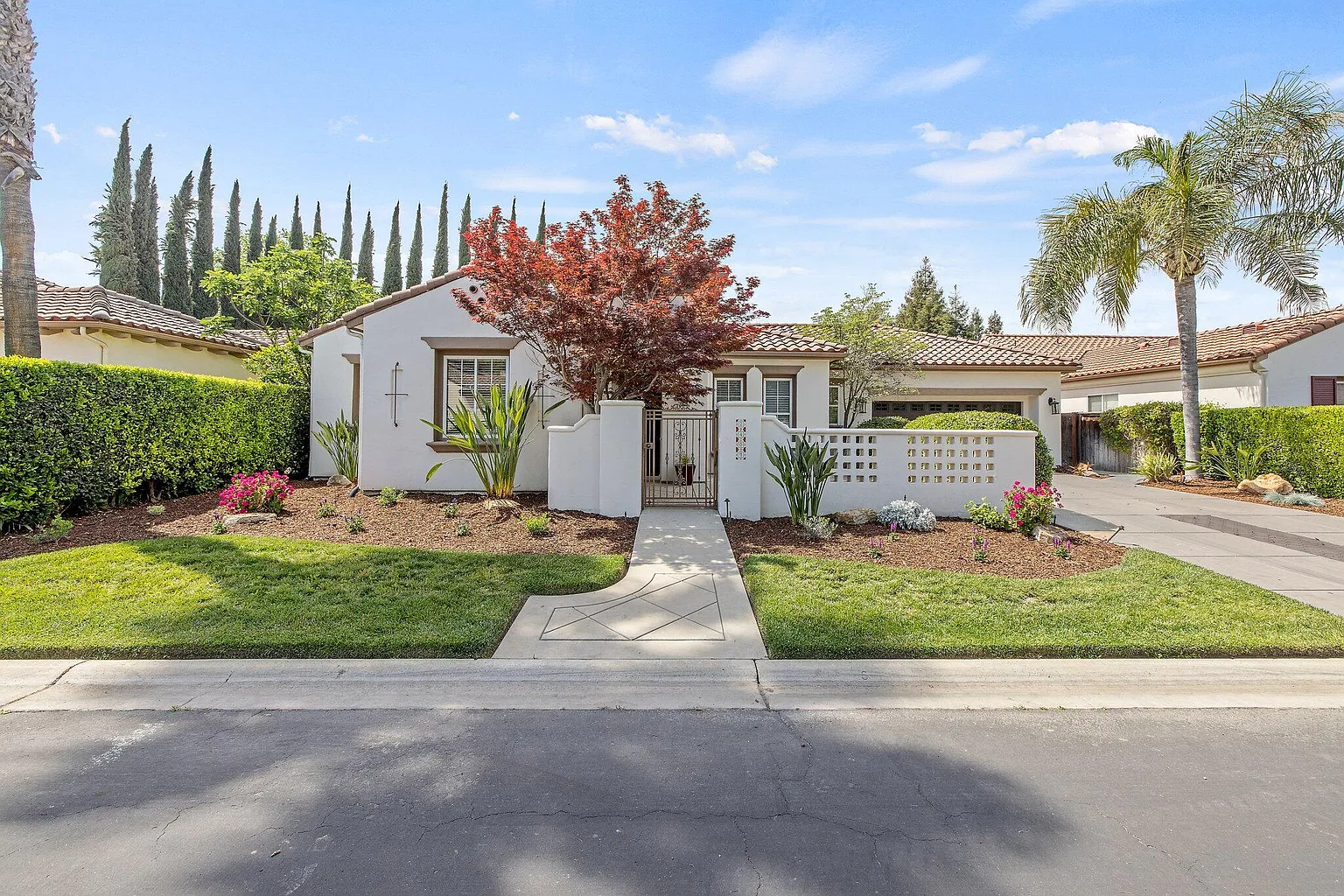 2409 N Teddy photo 1