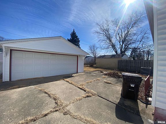4th image of 3124 N Parish Ave