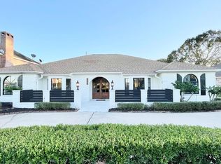 305 Yorkshire Ln, Port Neches, TX 77651