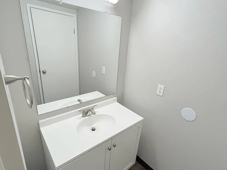 918 Heritage Ct #102 — Photo 10
