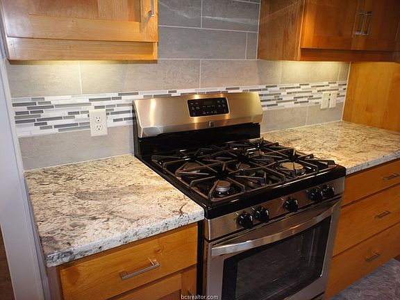 5th image of 715 Park Pl