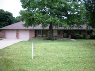 16074 Hollingsworth Rd, Basehor, KS 66007