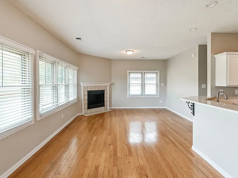 4463 Whispering Bend Dr — Photo 5