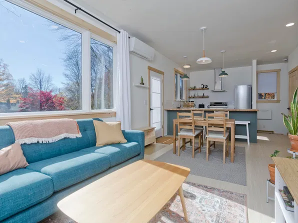 13A Oliver St, Easthampton, MA 01027