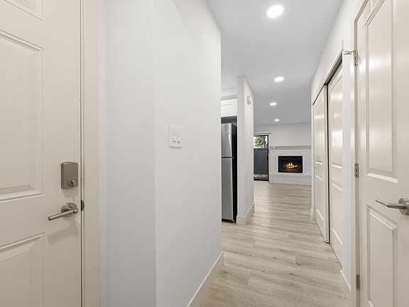 4th image of 7401 Auburn Oaks Ct #M-1