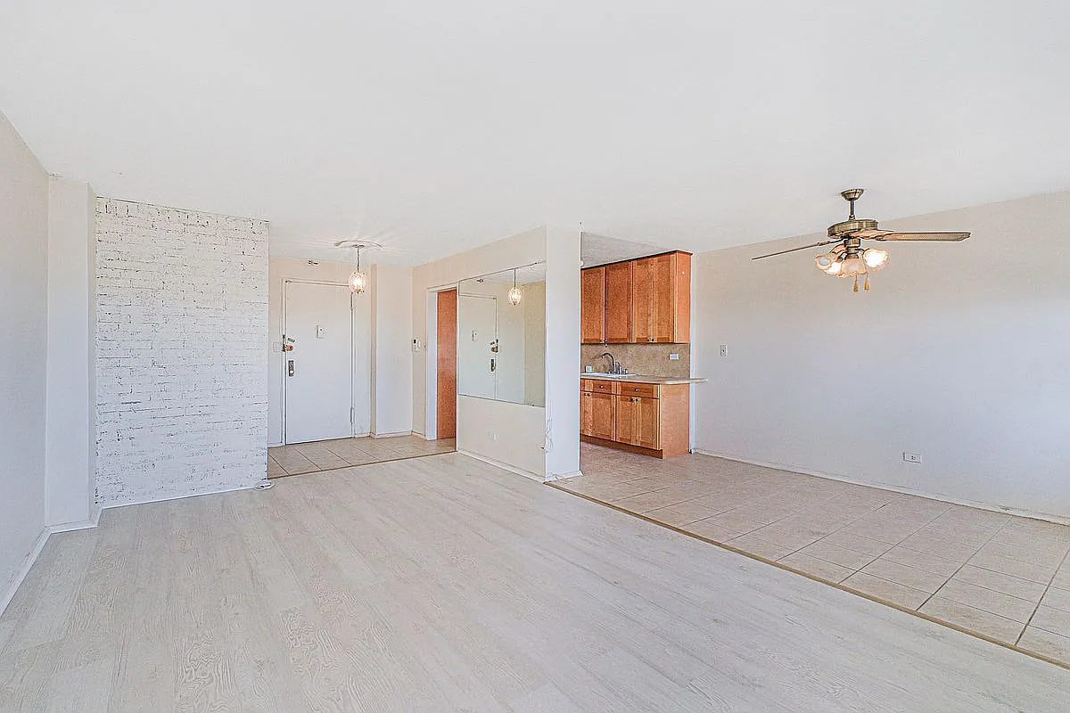 2630 Cropsey Ave APT 9B photo 1