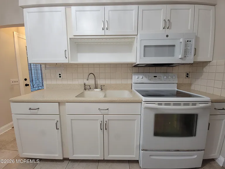 16 Chelsea Dr — Photo 28