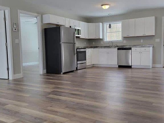 3rd image of 3 Lake Rd #3B