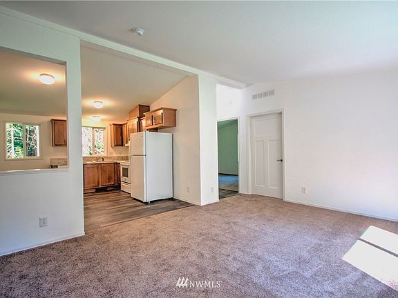 4th image of 291 E Lakeshore Dr E