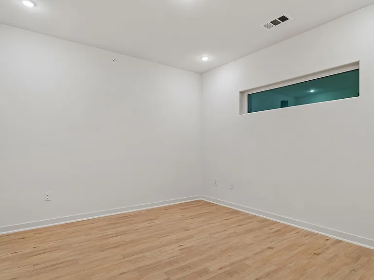 100 W Mockingbird Ln — Photo 12