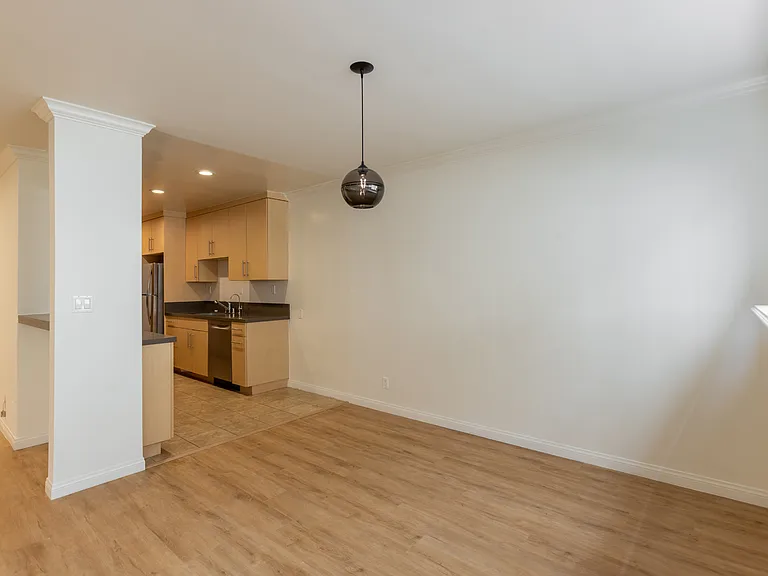 1539 N Laurel Ave #103 — Photo 6