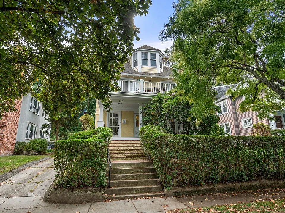 108 Columbia St #1