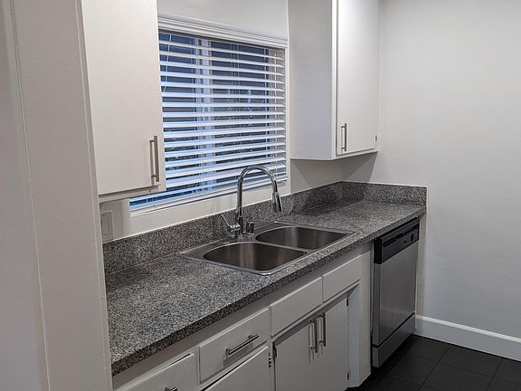 2nd image of 7062 Lanewood Ave APT 8