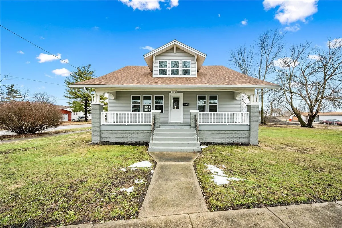 2201 Charleston Ave photo 1