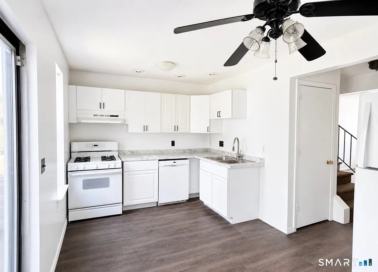2 bed, 1.5 bath, 1020 sqft, $2,100 — Photo 2