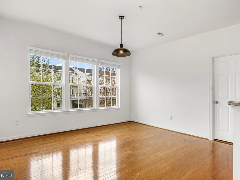 202 Bardel Dr #202 — Photo 6