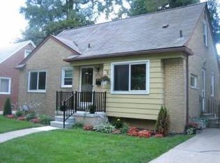 2552 Pembroke Rd, Birmingham, MI 48009