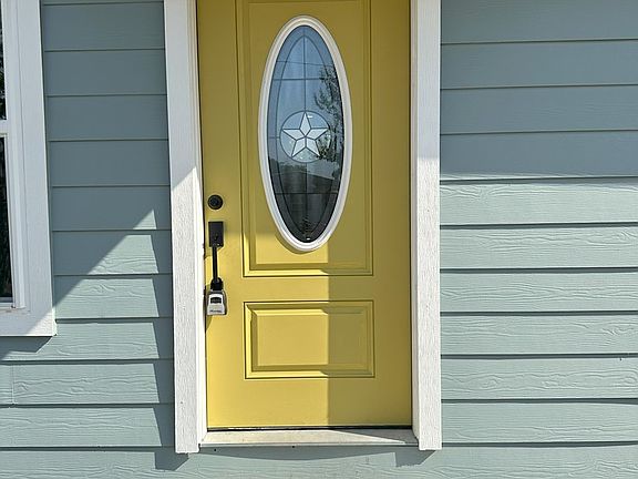 2nd image of 937 avenue K