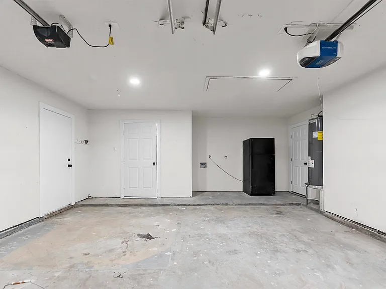 6211 Coachgate Dr — Photo 56