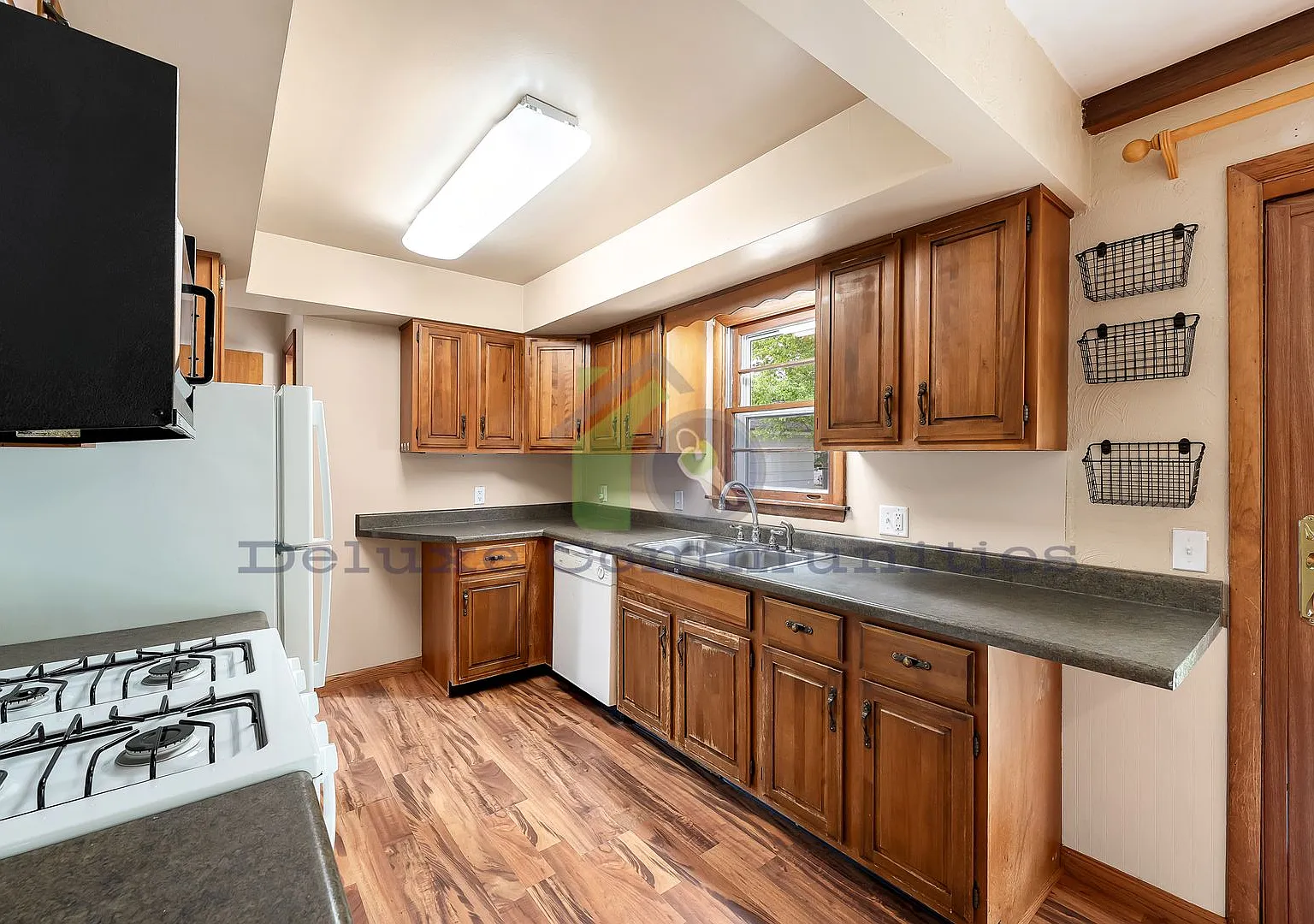 Charming 3 Bedroom 1.5 Bath — Photo 2