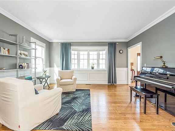4th image of 35 Hollywood Ave