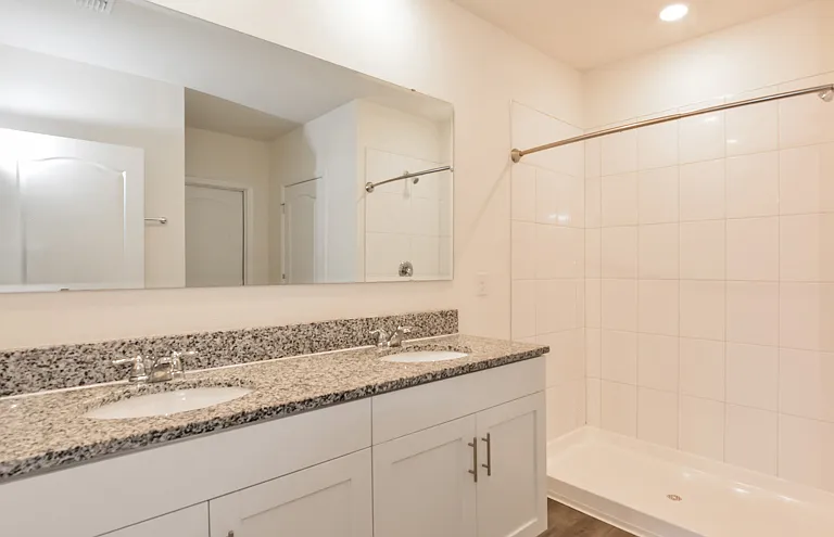 Kinsman Pointe — Photo 22