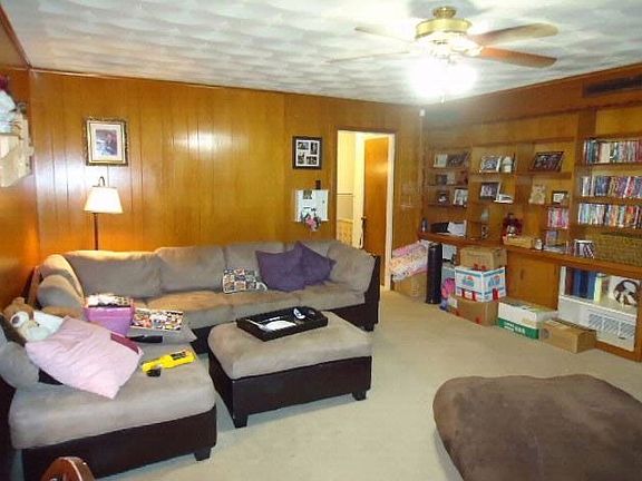 3rd image of 319 Harrington Dr