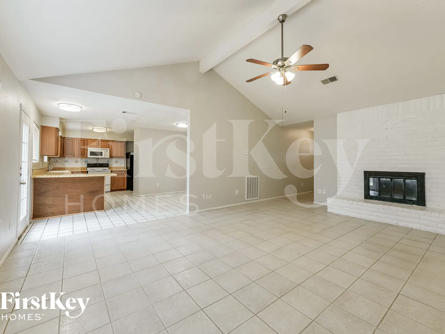 3 bed, 2.0 bath, 1404 sqft, $1,670 — Photo 4