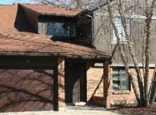 2 Creekside Cir APT C, Elgin, IL 60123