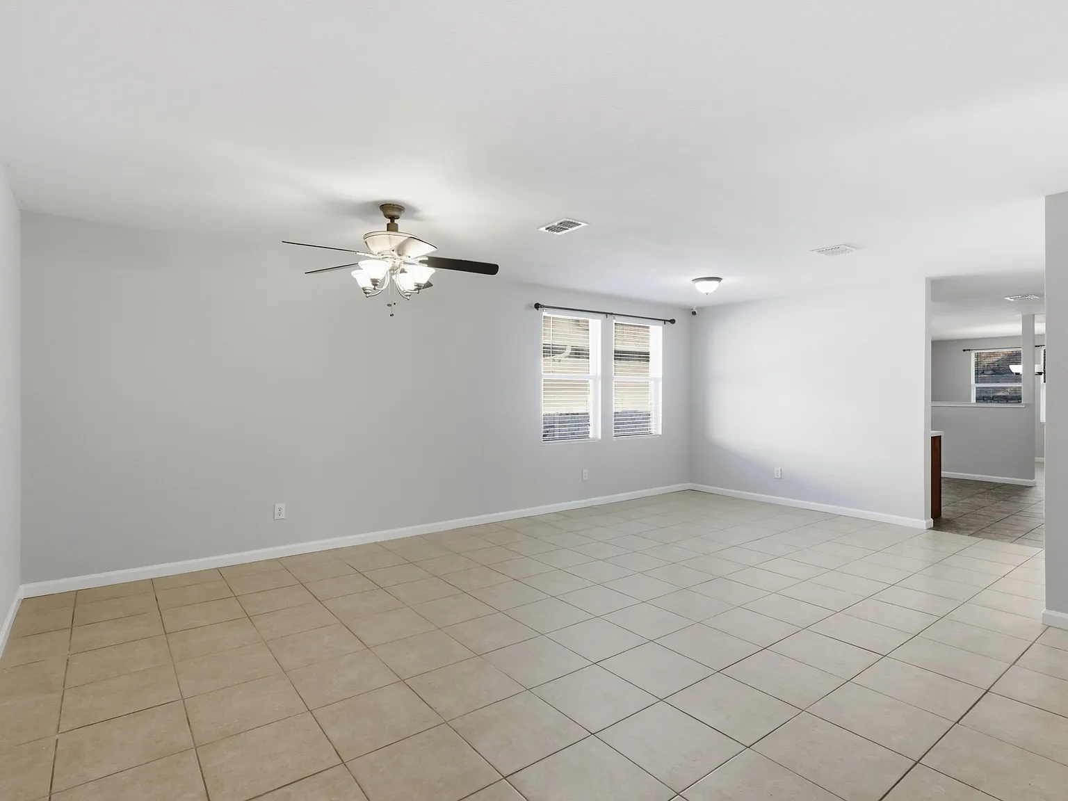 4 bed, 2064 sqft, $2,499 — Photo 4