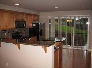 2755 SW Sylvan Heights Dr, Seattle, WA 98106