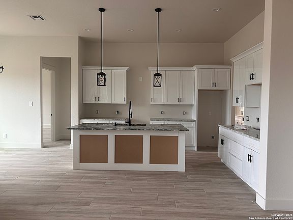 5th image of 260 Glenvalley Circle
