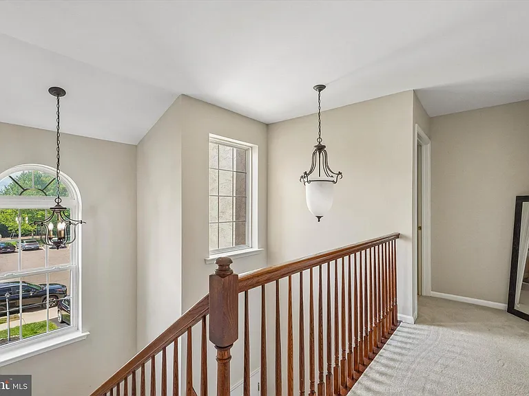 390 Auburn Ct — Photo 10