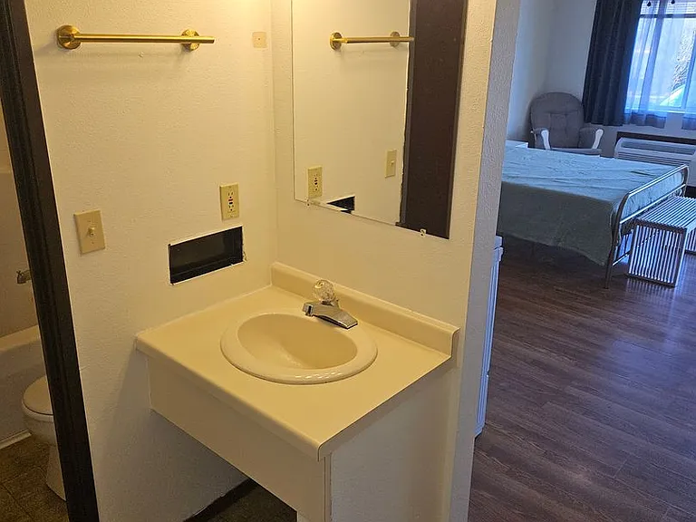 Rapids Studio Apartments — Photo 30
