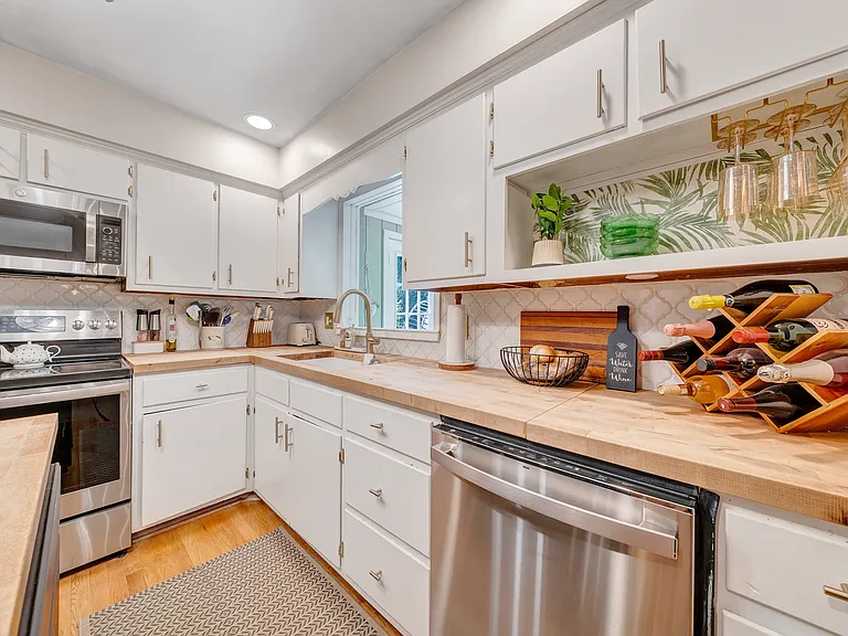 621 Aragona Dr — Photo 23