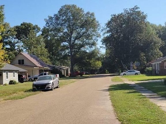 Exterior Neighborhood (street photo)