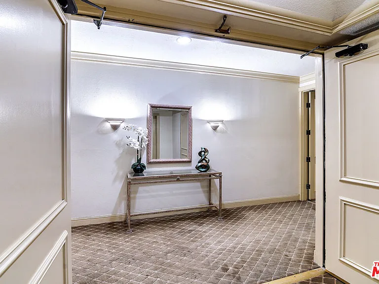 1650 Veteran Ave #306 — Photo 4