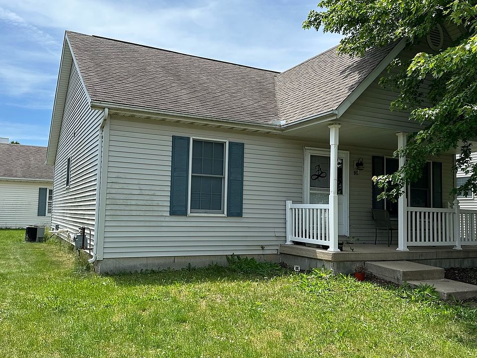 2nd image of 911 Perry Ln