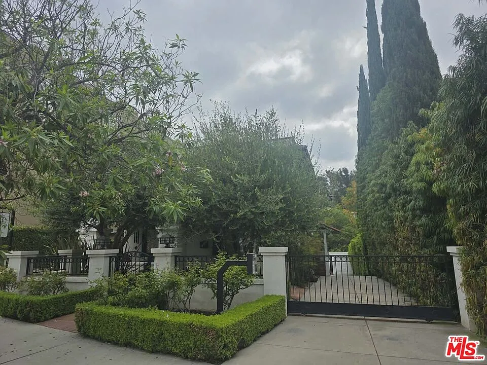 2500 Hyperion Ave