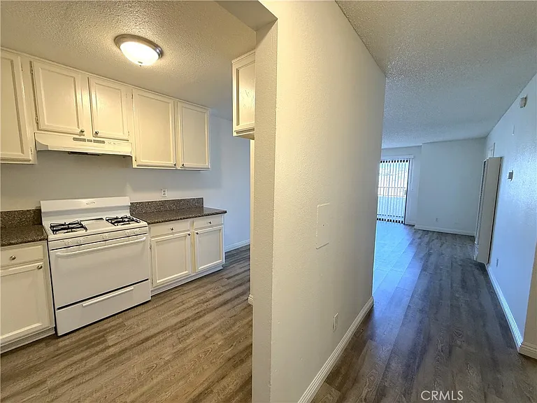 1212 Gladys Ave #303 — Photo 8