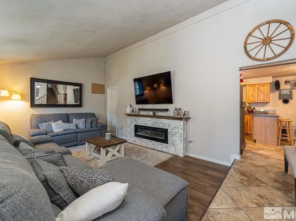 732 Desert View Ct, Sparks, NV 89434