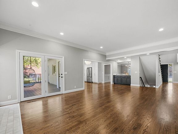 5th image of 2903 N Cypress St