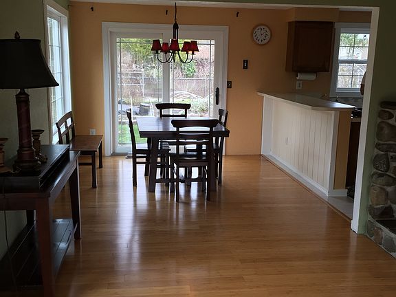 5th image of 2112 27th Ct NE