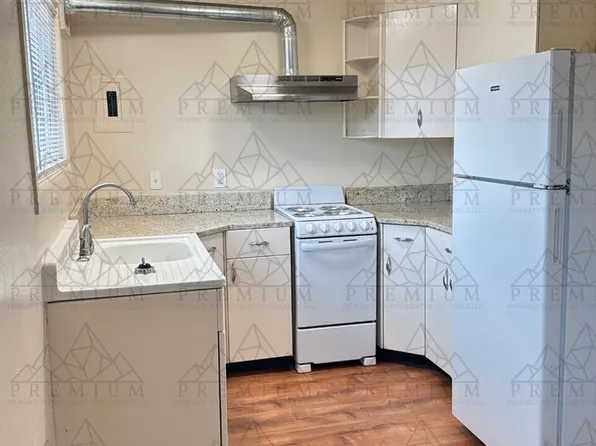 Court Royal Apartments, 315 W 6th St #2, The Dalles, OR 97058